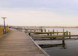 Lakeside Villa Near Sneekermeer