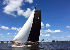 Lakeside Villa Near Sneekermeer