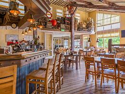 Well-kept Bungalow With Dishwasher Near the Beach