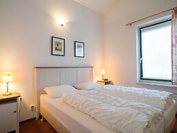 Well-kept Bungalow With Dishwasher Near the Beach