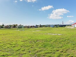 Well-kept Bungalow With Dishwasher Near the Beach