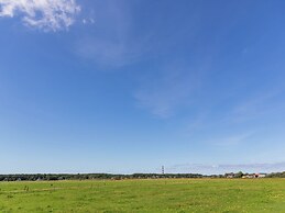 Well-kept Bungalow With Dishwasher Near the Beach