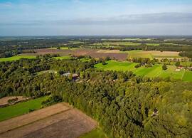 Bungalow With Fireplace, not far From Assen