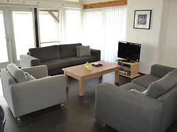 Stylish Thatched Villa with 2 Bathrooms near Giethoorn