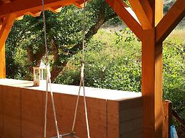 Tidy Furnished Apartment in Wooded Area