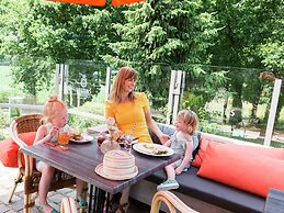 Luxurious Villa With six Bedrooms, in Green Surroundings