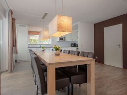 Luxurious Villa With six Bedrooms, in Green Surroundings