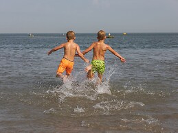 Restyled Villa With Dishwasher, Near the Beach