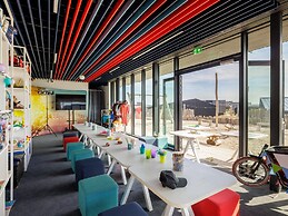 Modified, Modern Lodge Near the Beach