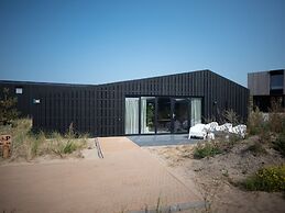 Modified, Modern Lodge Near the Beach