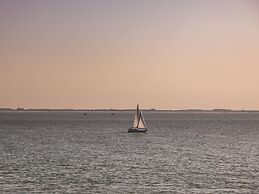 Luxurious Lodge With 3 Bathrooms, Only 200 m. From the Beach