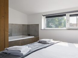 Luxurious Lodge With 3 Bathrooms, Only 200 m. From the Beach