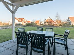 Luxurious Detached Villa With Washer, in De Maasduinen Area