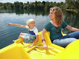 Luxurious Detached Villa With Washer, in De Maasduinen Area