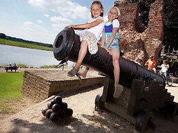 Luxurious Detached Villa With Washer, in De Maasduinen Area