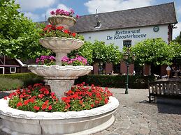 Luxurious Detached Villa With Washer, in De Maasduinen Area