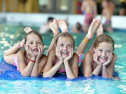 Luxurious Detached Villa With Washer, in De Maasduinen Area