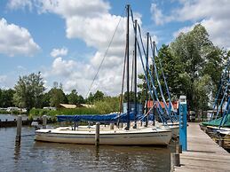 Chalet in Bergumermeer by the Canal