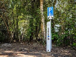 Chalet in Bergumermeer by the Canal