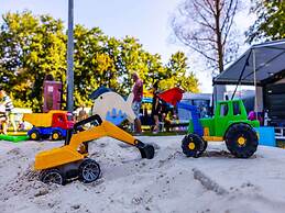 Chalet in Bergumermeer by the Canal