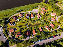 Chalet in Bergumermeer by the Canal