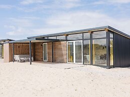 Comfy Lodge with Microwave Oven near Beach
