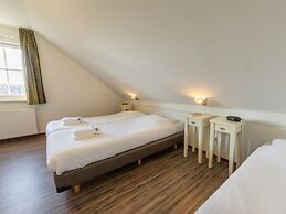 Luxurious Detached Villa With Washer, in De Maasduinen Area
