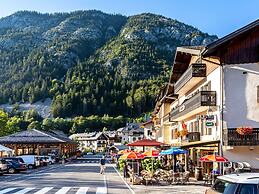 Sunny Terrace & Ski Access