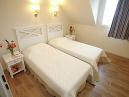 Spacious Coastal Apt w/ Garden
