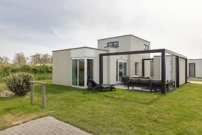 Modern Lodge With two Bathrooms, Near the Beach