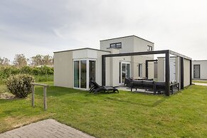 Modern Lodge With two Bathrooms, Near the Beach