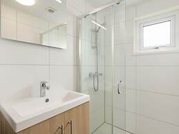 Modern Lodge With two Bathrooms, Near the Beach