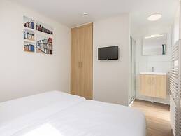 Modern Lodge With two Bathrooms, Near the Beach