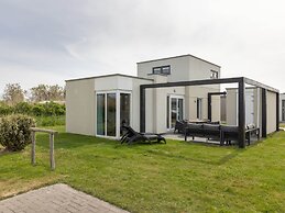 Modern Lodge With two Bathrooms, Near the Beach