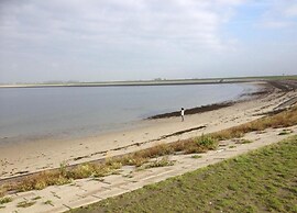 Villa Oesterdam Sleeps 10 Persons