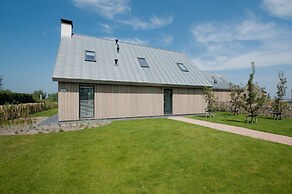 Villa Oesterdam Sleeps 10 Persons