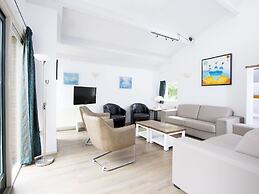 Restyled Holiday Home with 2 Bathrooms near Beach