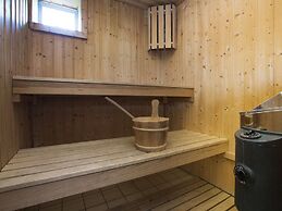 Restyled Holiday Home with 2 Bathrooms near Beach