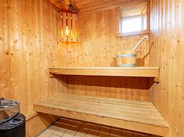 Restyled Holiday Home with 2 Bathrooms near Beach