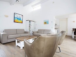 Restyled Holiday Home with 2 Bathrooms near Beach
