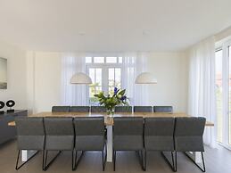 Spacious, Stately Villa, Beach at 350 m