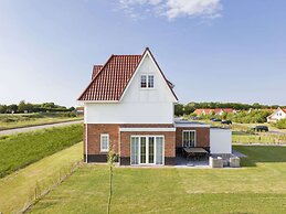 Spacious, Stately Villa, Beach at 350 m