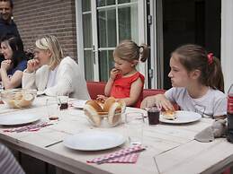 Detached Combined Bungalow with Garden near Veluwe