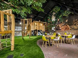 Modern Lodge With Combi-microwave Within Green Surroundings