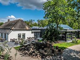 Modern Lodge With Combi-microwave Within Green Surroundings