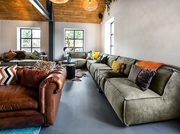 Modern Lodge With Combi-microwave Within Green Surroundings
