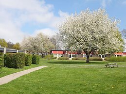 Well-kept Bungalow With Fireplace Near Valkenburg