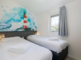 Restyled Chalet With Dishwasher, Near the Sea, on Texel