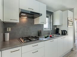 Restyled Chalet With Dishwasher, Near the Sea, on Texel