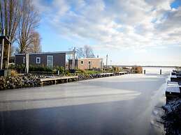 Detached Bungalow With a Dishwasher Near Leeuwarden